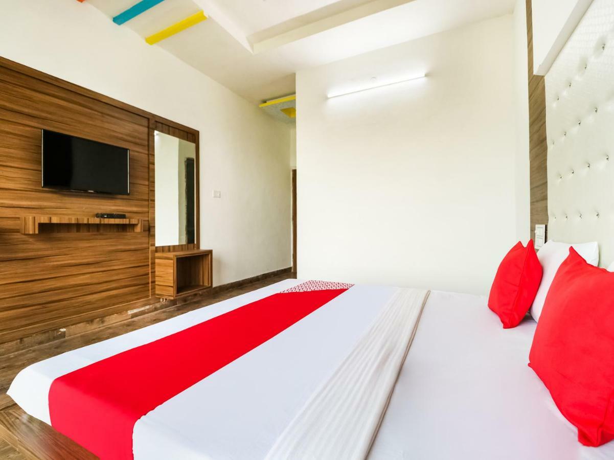Oyo 47630 Grand Villa Moga Exterior photo